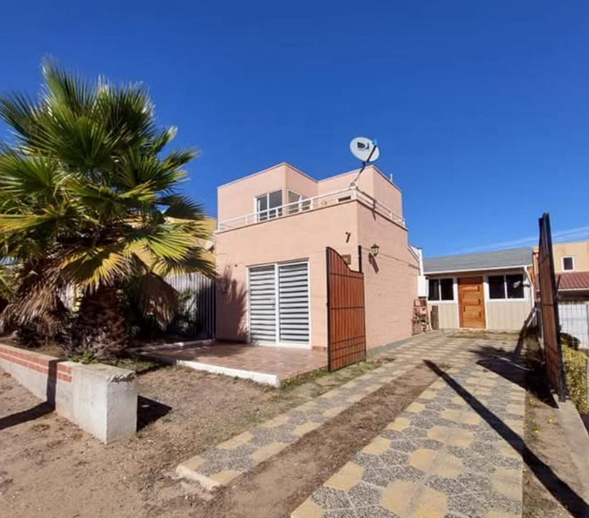 Casa de 2 Pisos en El Quisco